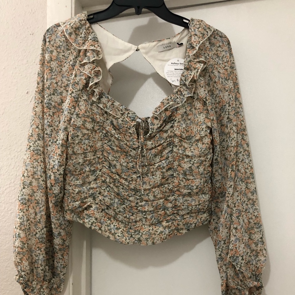 Local Boutique (Petals) Vintage crop top